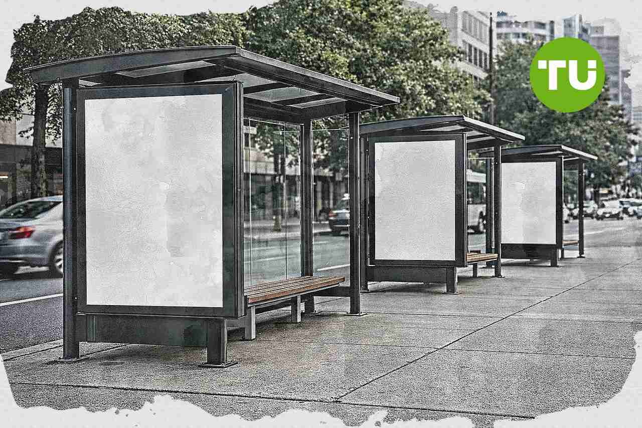 Η ελληνική αγορά υπαίθριας διαφήμισης αντιμετωπίζει ρυθμιστικό κίνδυνο από νέα απόφαση για παρατάσεις συμβάσεων