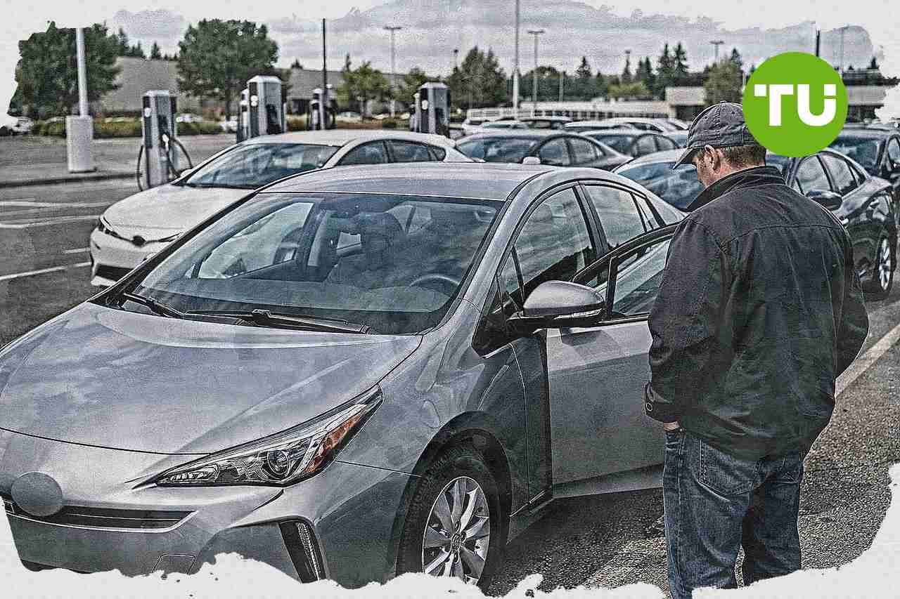 U.S. auto market shifts toward hybrids as EV demand weakens