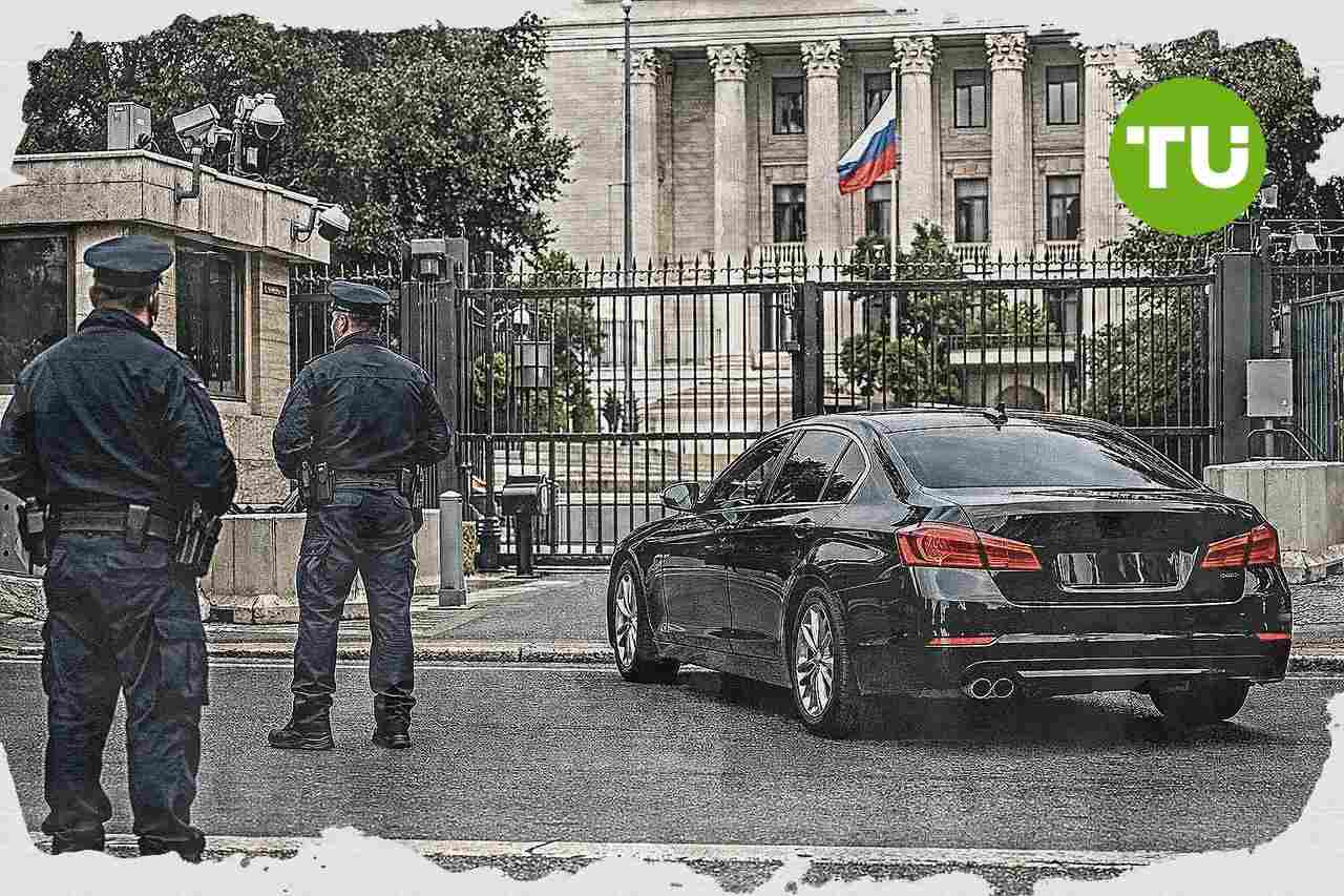 Italy expels Russian diplomats after espionage probe widens