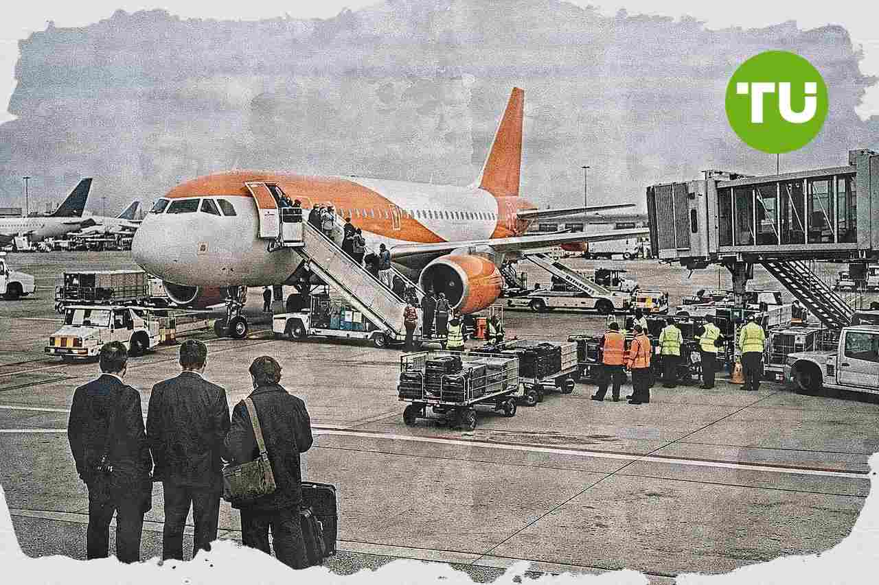 EasyJet weighs Apollo takeover proposal as rival bids intensify