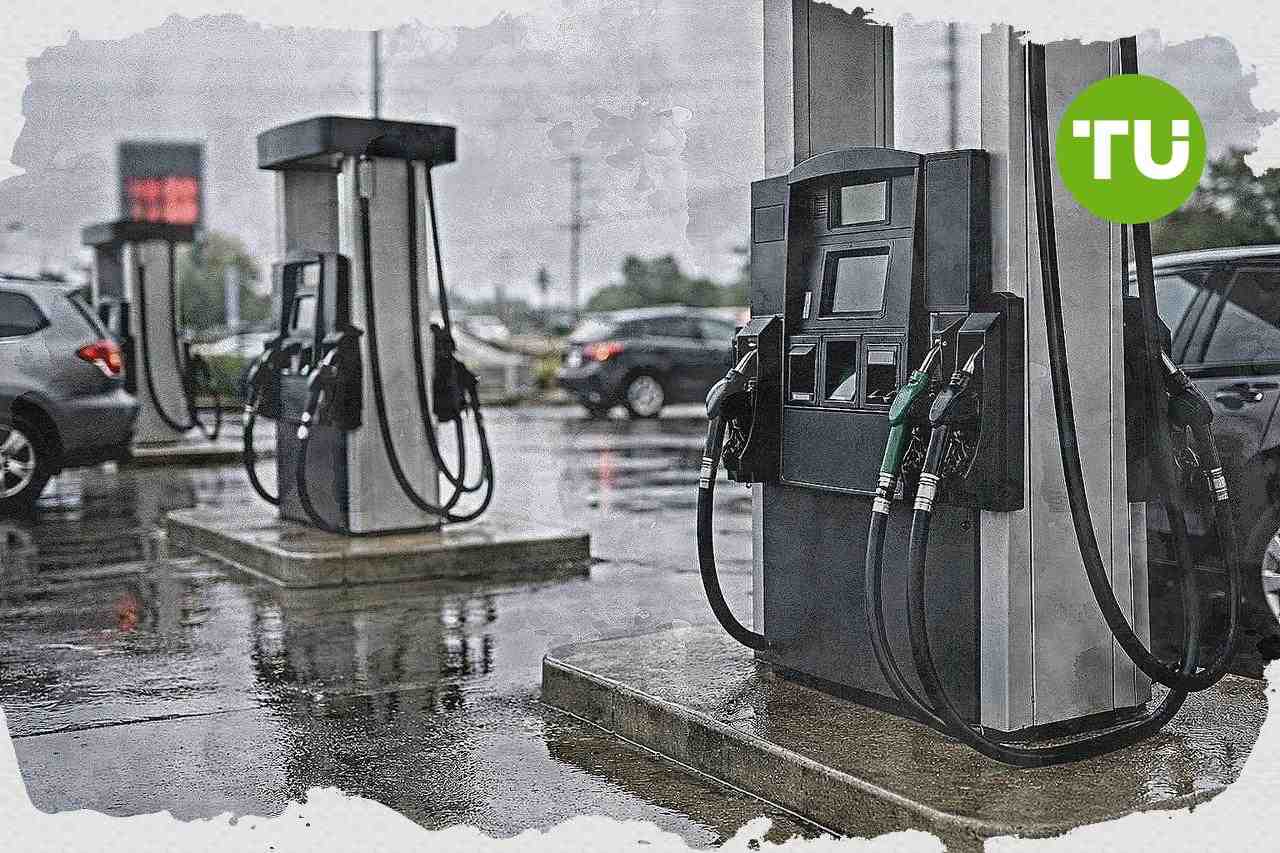U.S. inflation outlook improves on lower oil, while Fed faces policy scrutiny