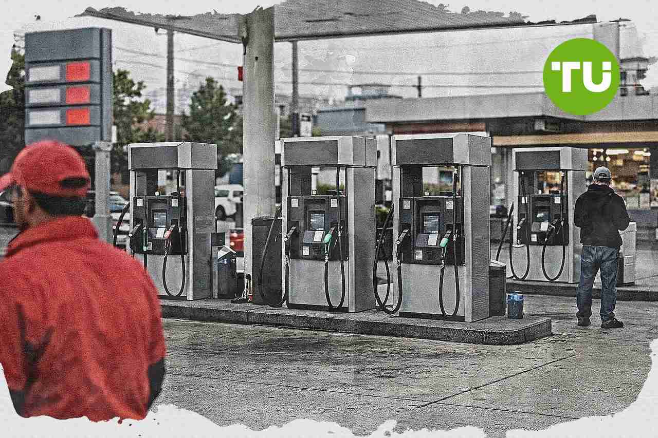 U.S. wholesale prices fall in June as energy costs ease inflation pressure