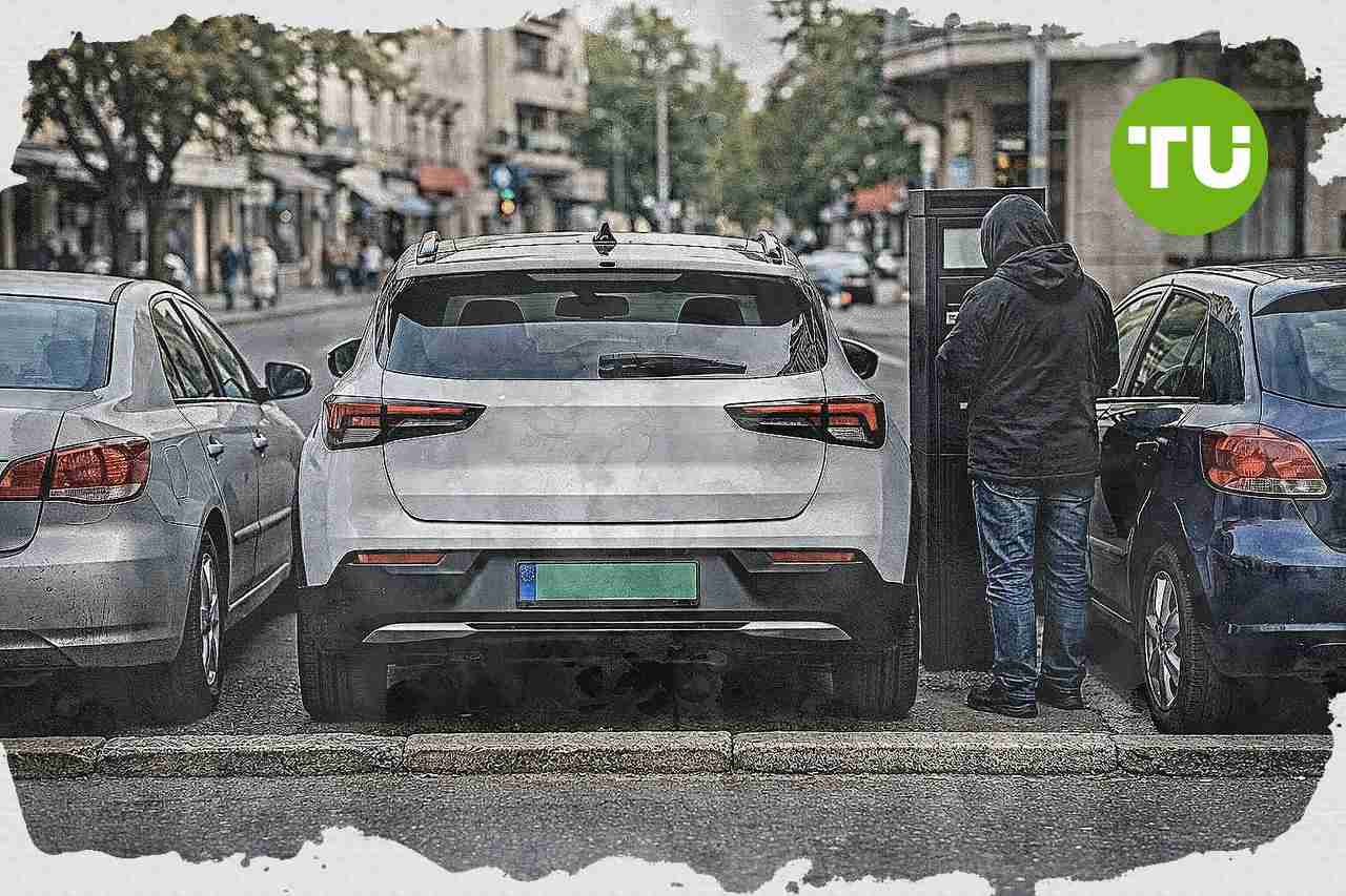 Szolnok megszünteti az ingyenes parkolást az elektromos autóknak