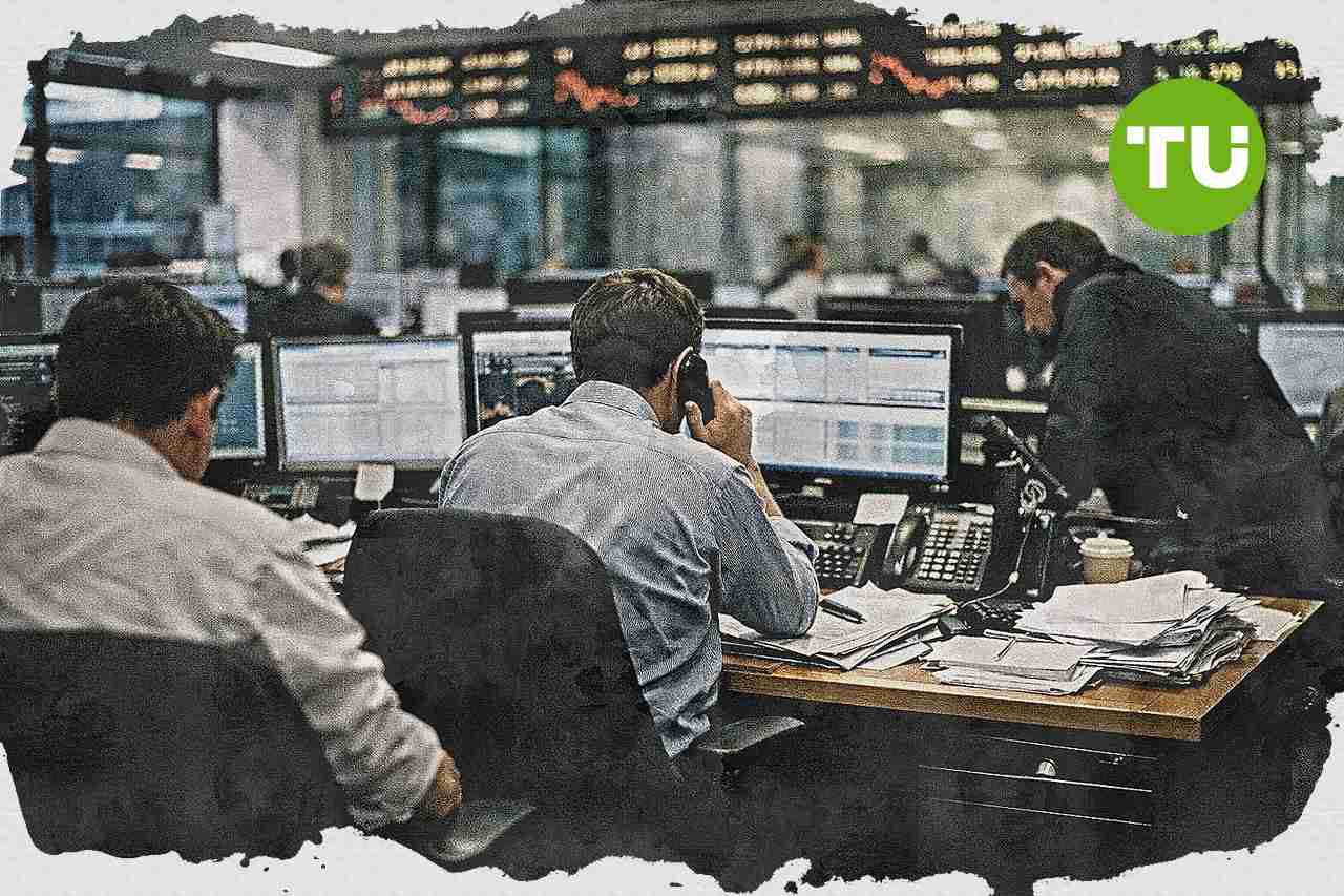 FTSE 100 holds steady as energy stocks rise and banks retreat
