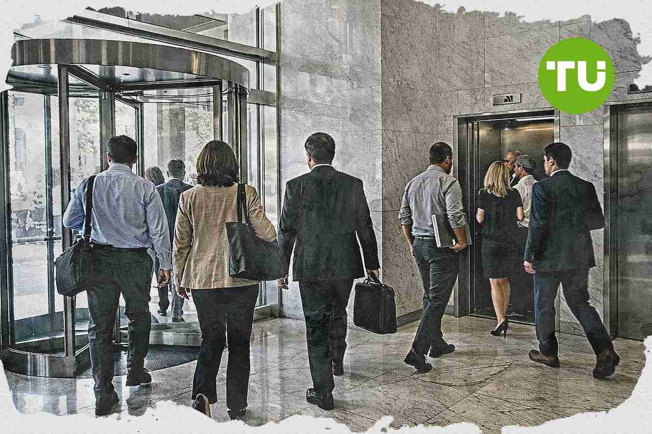 Les services en France se replient légèrement en mai, malgré une hausse sur trois mois