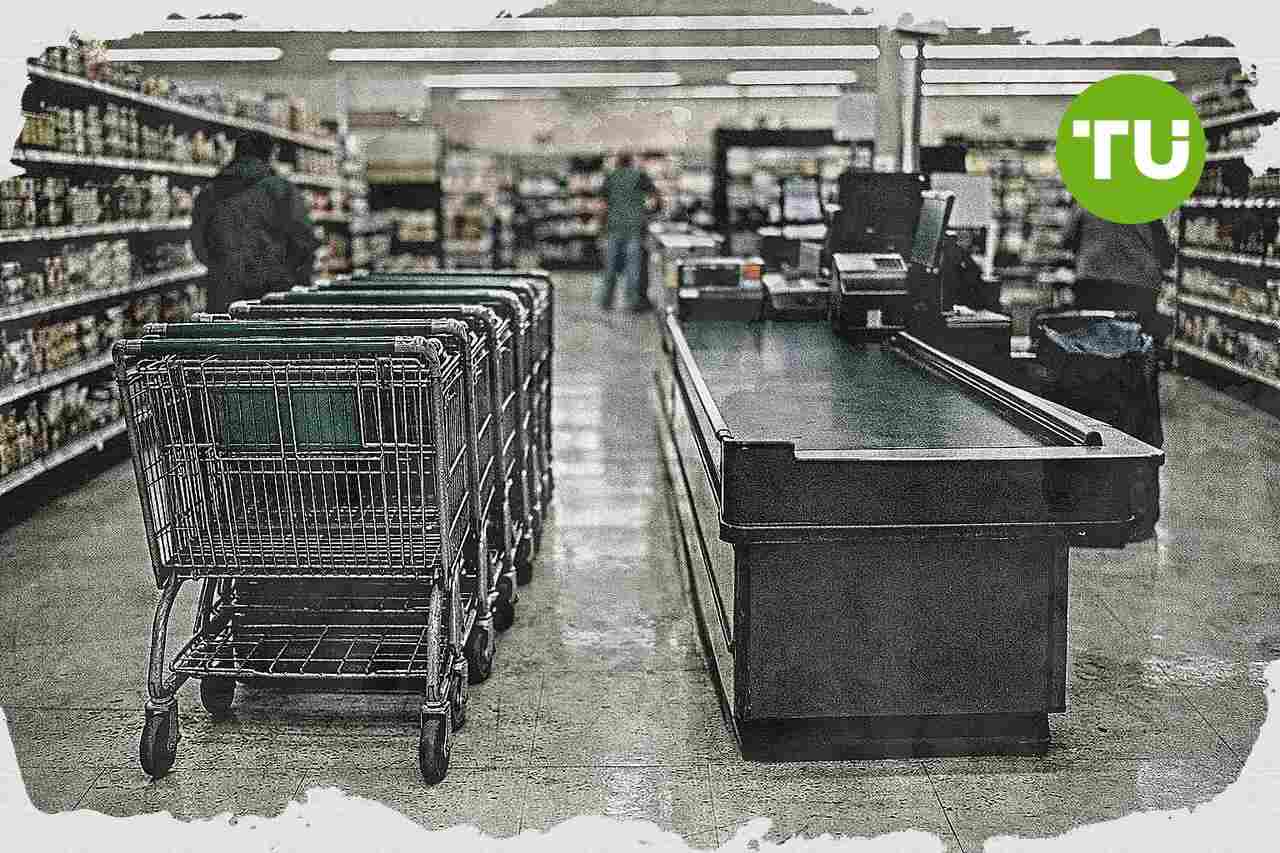 Albertsons cuts fiscal 2026 outlook as weaker grocery demand hits shares