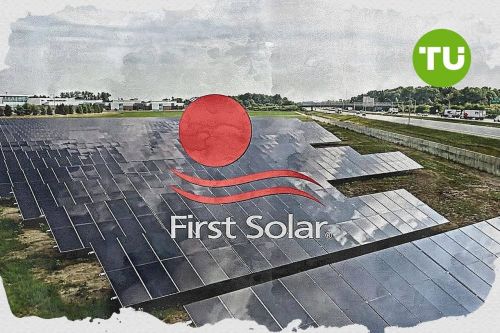 First Solar stock extends rally toward new highs as bullish momentum accelerates
