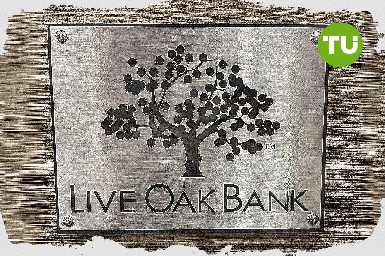 Live Oak Bancshares stock trades lower as bullish momentum moderates amid mixed technical signals
