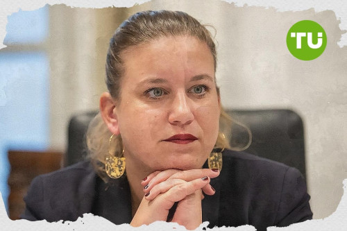 Mathilde Panot critique la distribution de 100 milliards d’euros par Total à ses actionnaires et propose la nationalisation