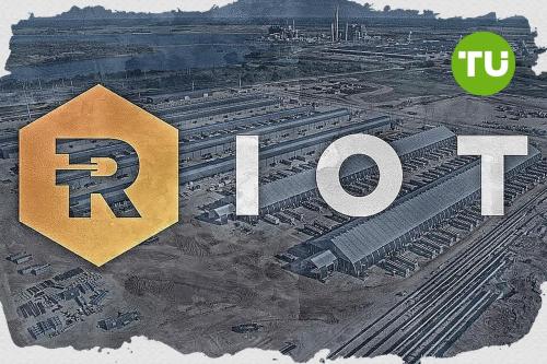Riot Platforms stock consolidates at highs after strong weekly rally