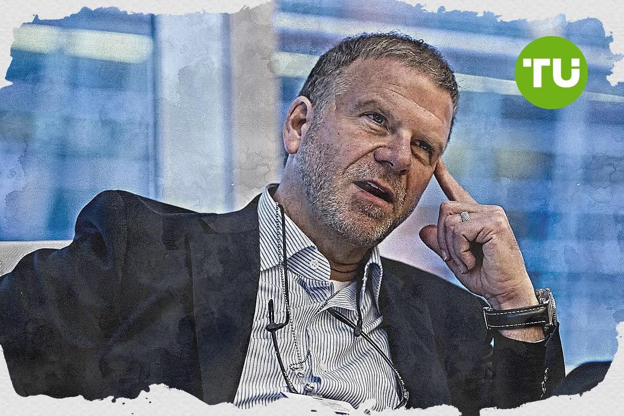 Tilman Fertitta receives honorary doctorate from University of Houston
