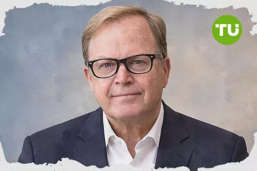 Earnings remain strong while valuations decline, Jurrien Timmer notes